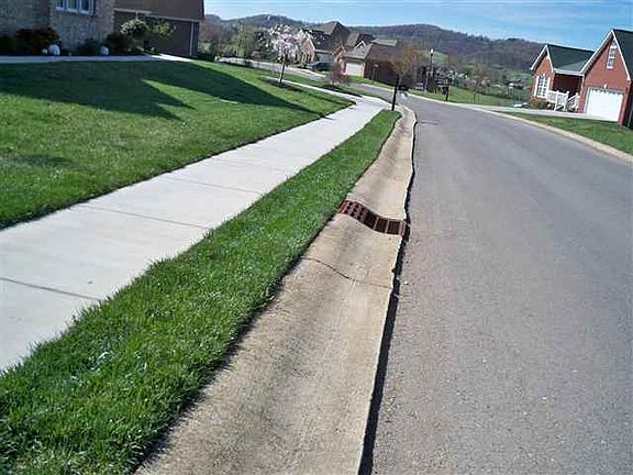 4th image of 384 Kensington Dr