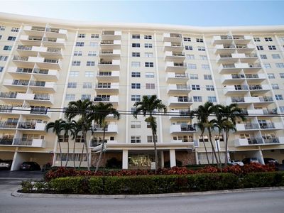401 Golden Isles Dr APT 412, Hallandale, FL, 33009