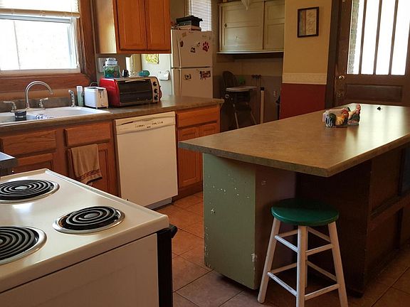 Eat-in Kitchen