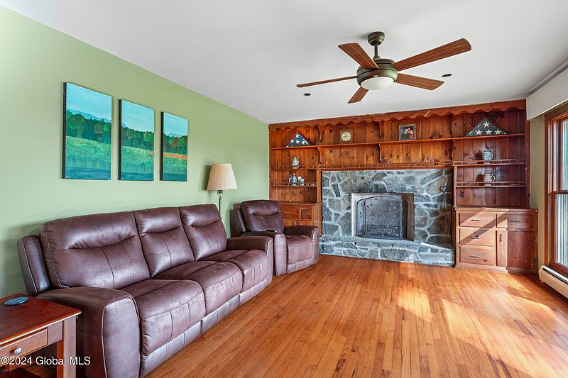 5th image of 577 Valley Falls Road