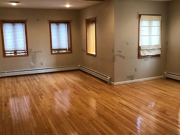 4th image of 14 Farraday St #1