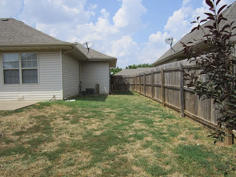 412 Denton — Photo 3