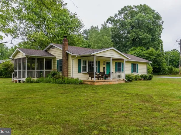 2085 Summit Point Rd, Summit Point, WV 25446