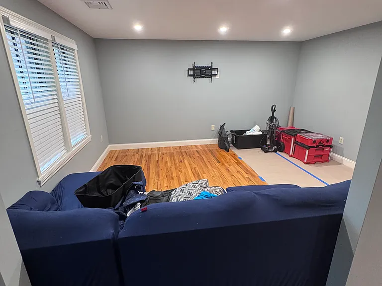 Living Room with TV wall Bracket up to 85"