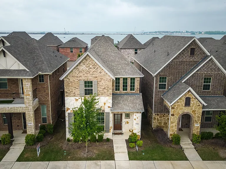 7504 Palisades Dr — Photo 3