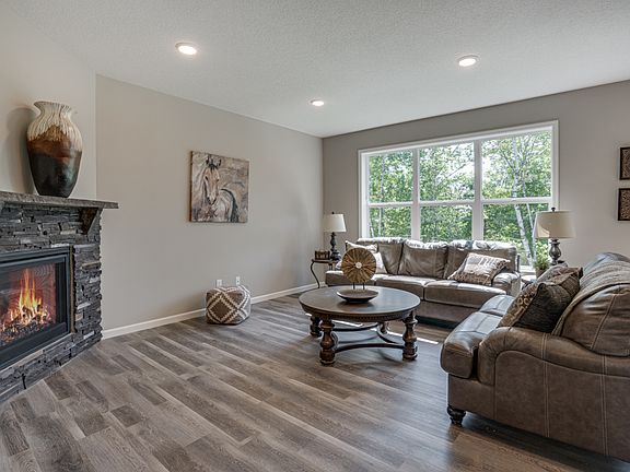 Photos of a similar Foster model