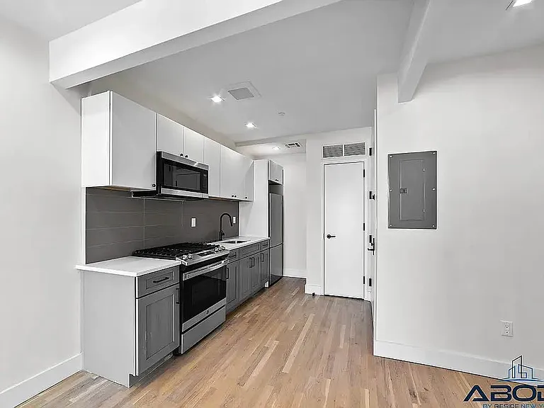 153 Erasmus St #2L — Photo 4