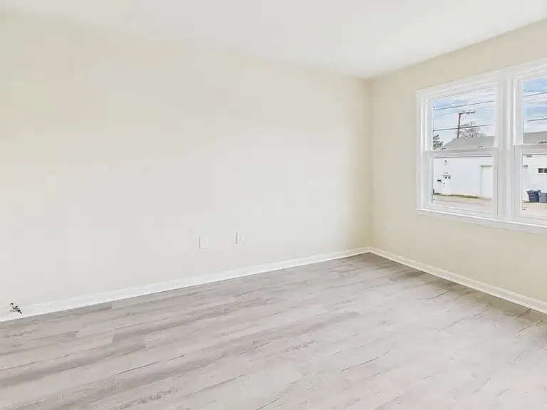 800 Arlington Rd — Photo 2
