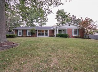 815 Angleterre Dr, Saint Louis, MO 63141
