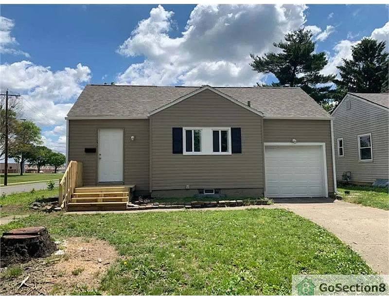 272 Lowell Rd photo 1