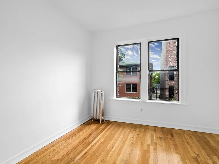 242 Bainbridge St #4 — Photo 1