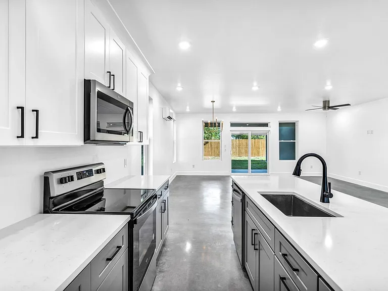 1006 E Marble St — Photo 6