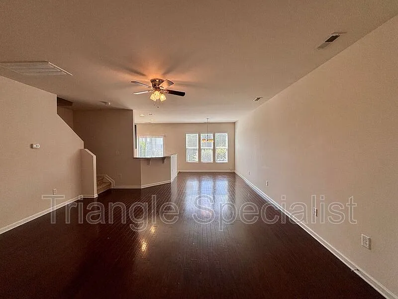 3 bed, 2.5 bath, 1564 sqft, $1,685 — Photo 3