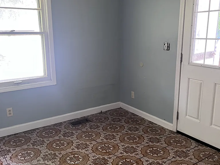 4154 Hazelwood Ave — Photo 8