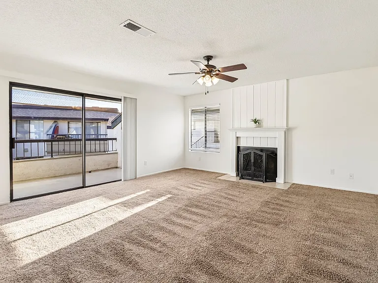 450 W Vermont Ave — Photo 4