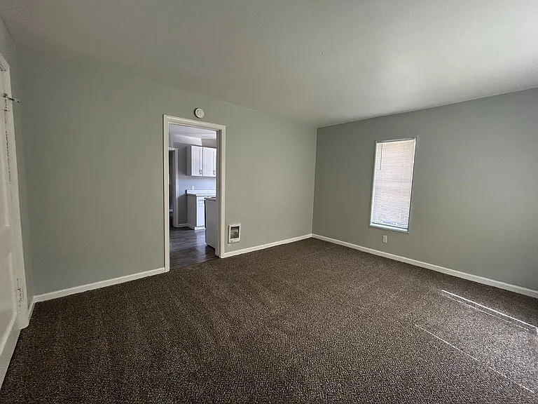 324 20th Ave — Photo 3