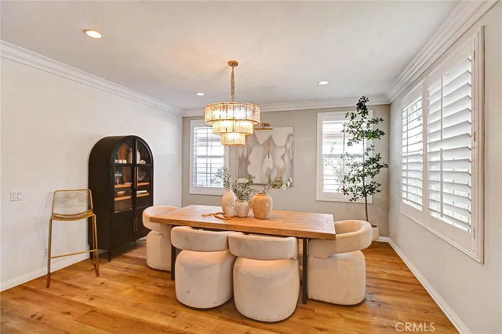 5 bed, 3715 sqft, $6,000 — Photo 3