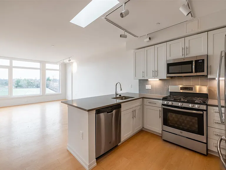 Park77 Apartments — Photo 14
