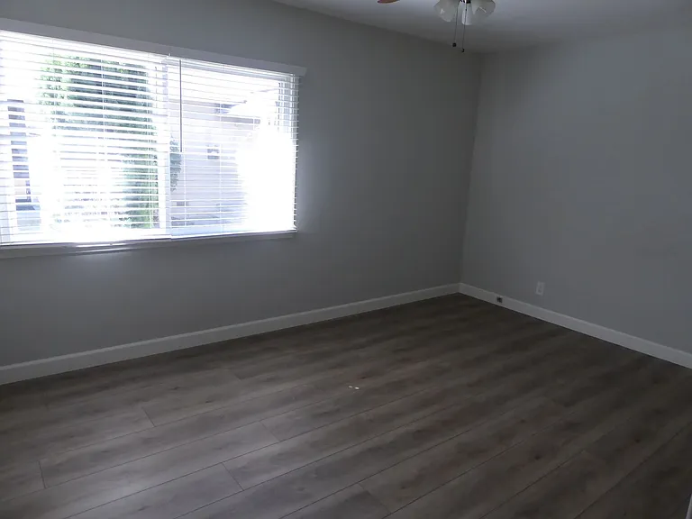 2031 N Parish Pl — Photo 7