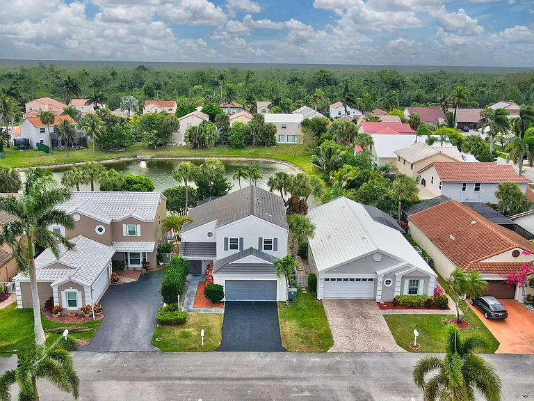 21391 Millbrook Ct — Photo 47