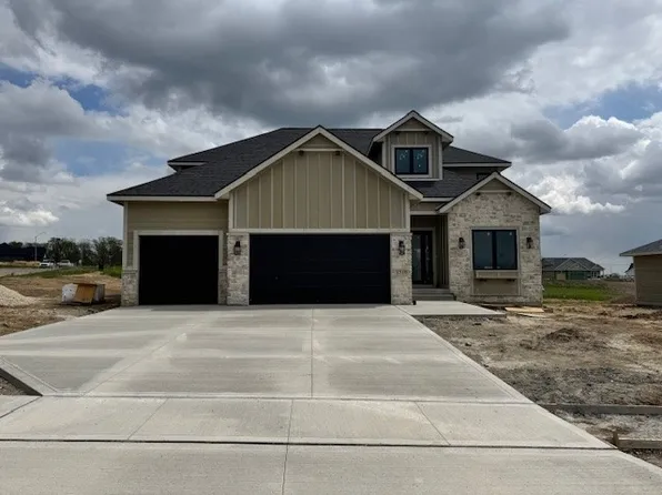 1310 S Auburn Pl, West Des Moines, IA 50266