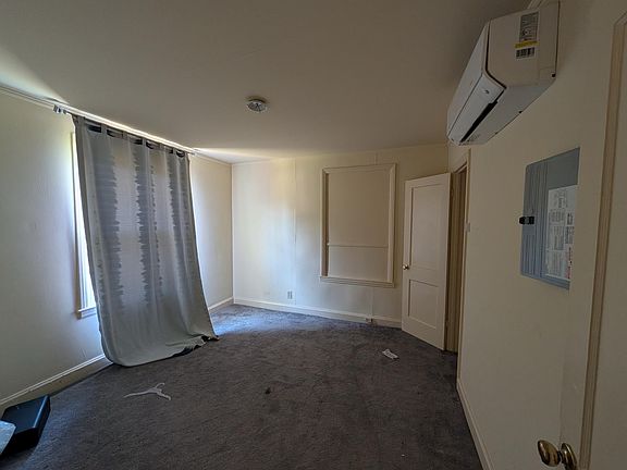 5th image of 640 Rowan Dr