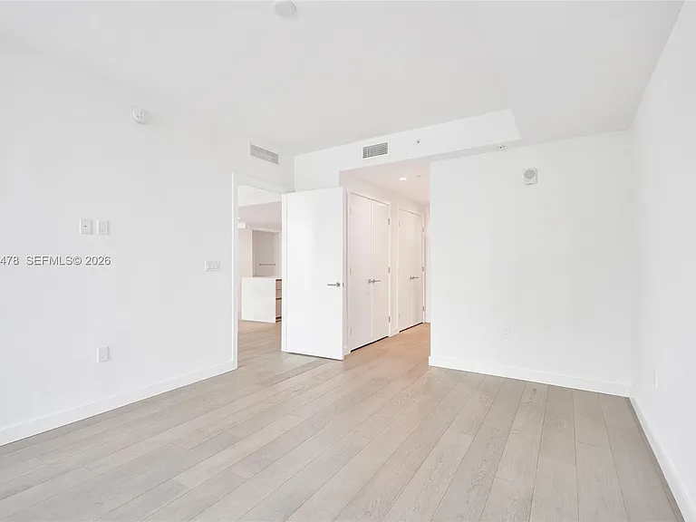 9221 E Bay Harbor Dr #210 — Photo 15