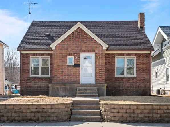 321 1st Ave W, Dyersville, IA 52040