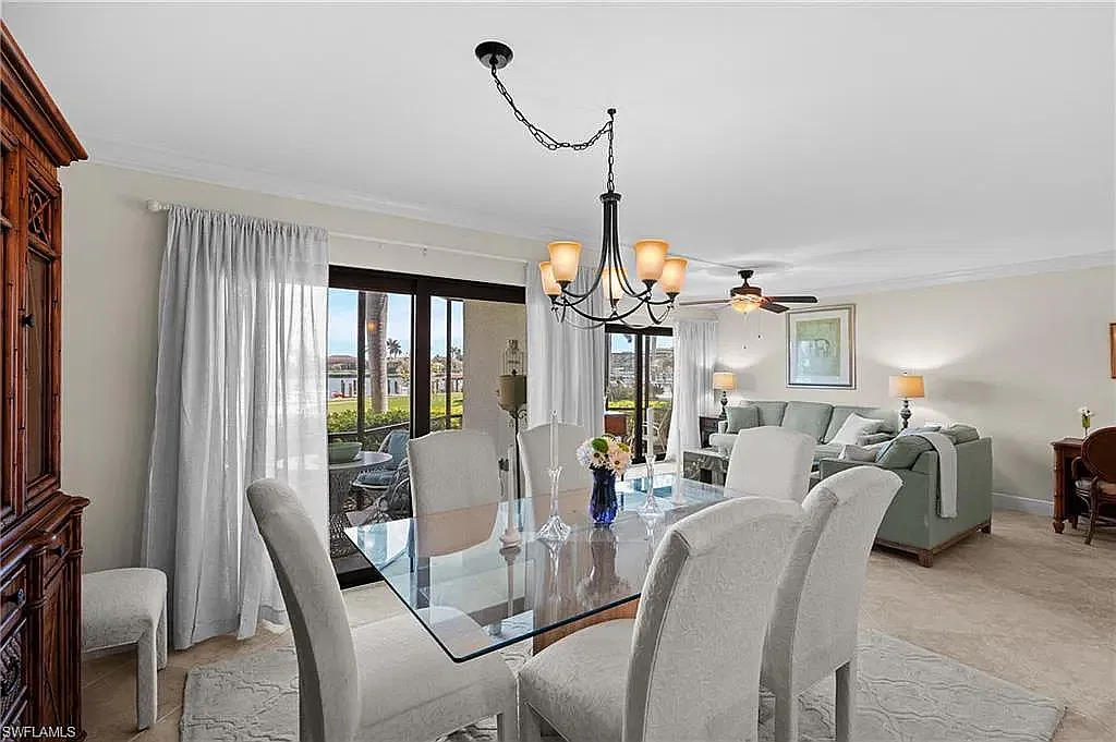 579 Seaview Ct — Photo 3