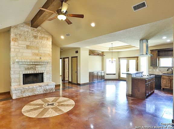 4th image of 307 Red Oak Dr