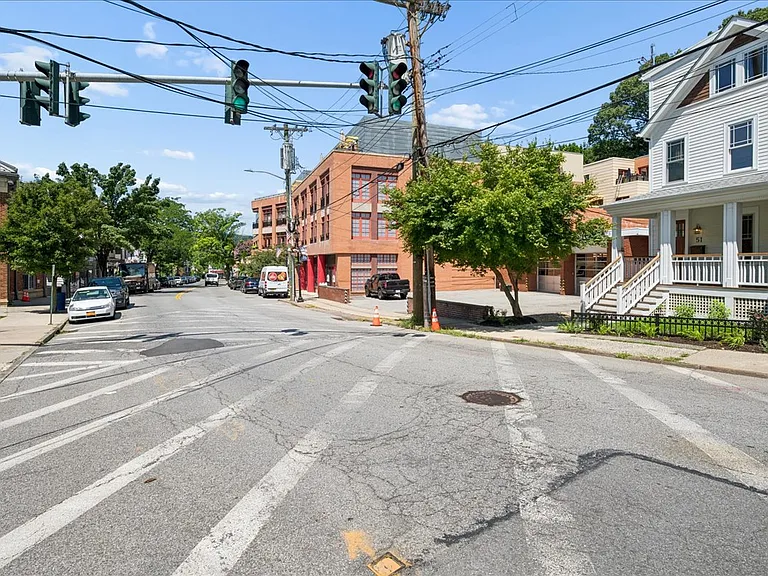 51 Main St #51 — Photo 4