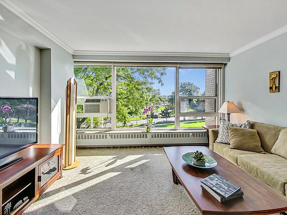 3rd image of 3180 N Lake Shore Dr APT 2D