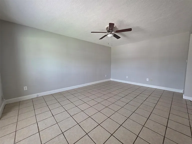 705 N Circle Dr — Photo 8