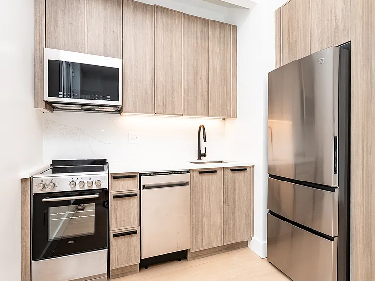 107 S 6th St #2B — Photo 3
