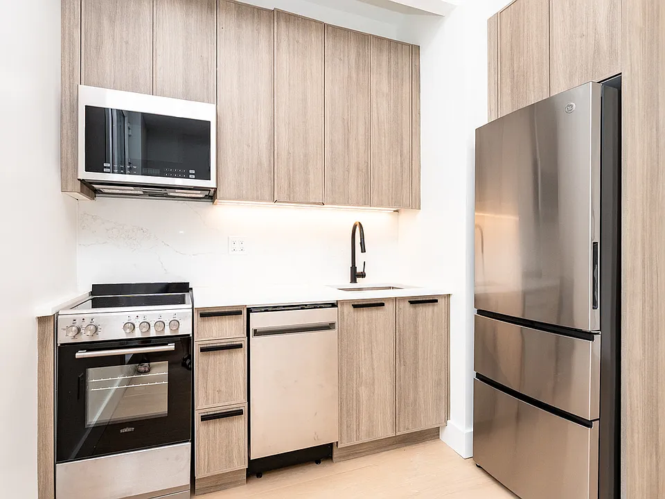 107 S 6th St #2Y