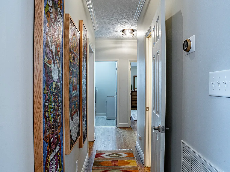 6028 Iverleigh Cir — Photo 24