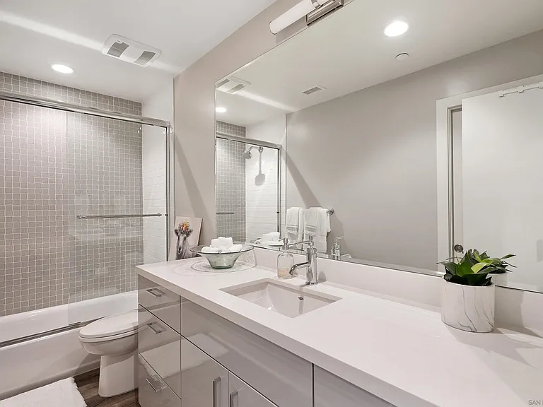 3030 Jarvis St #7 — Photo 27