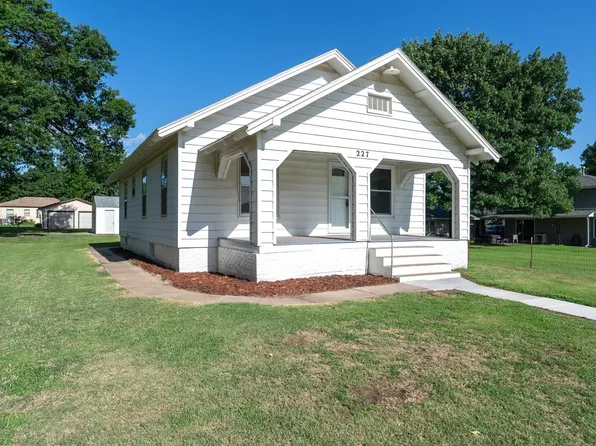 227 S Somerset St, Norwich, KS 67118