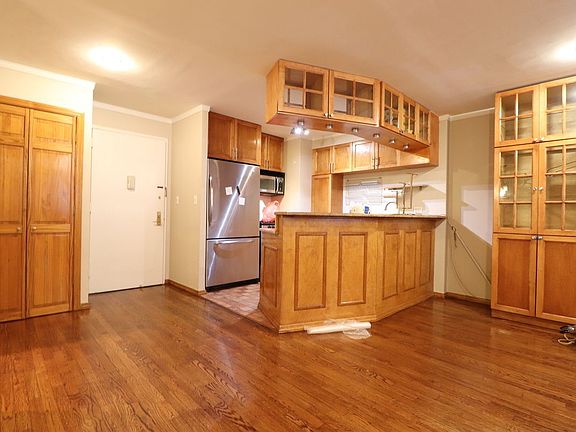 2nd image of 414 W 54th St APT 1D