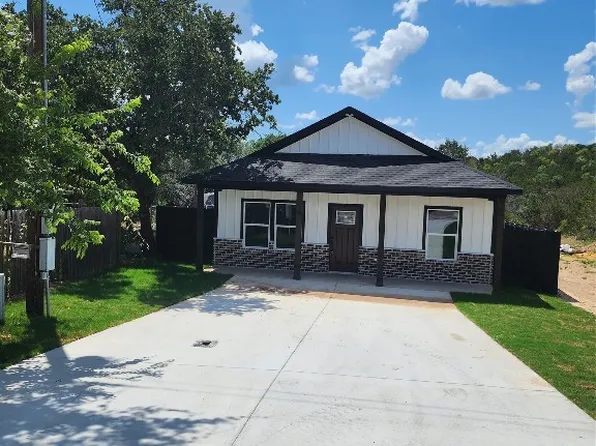 1305 Phoenix Ct, Granbury, TX 76048