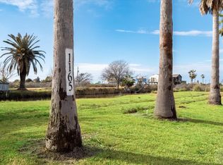 1165 N Jacks Rd, Crystal Beach, TX 77650