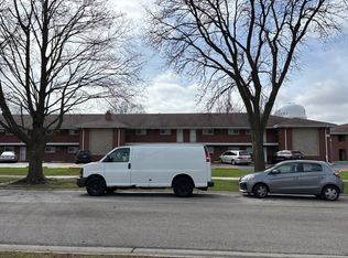 135 Dover Dr APT 11, Des Plaines, IL