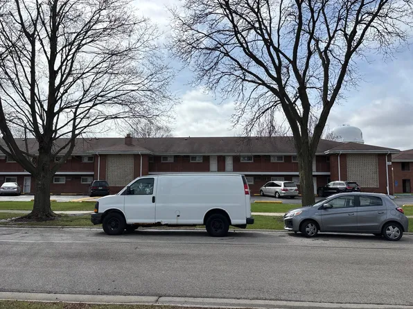 135 Dover Dr APT 11, Des Plaines, IL 60018
