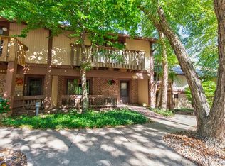 4653 Lockner Dr #16, Urbandale, IA 50322