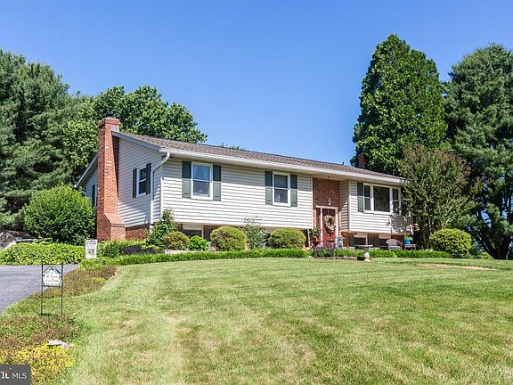 5th image of 2698 Rainbow Dr
