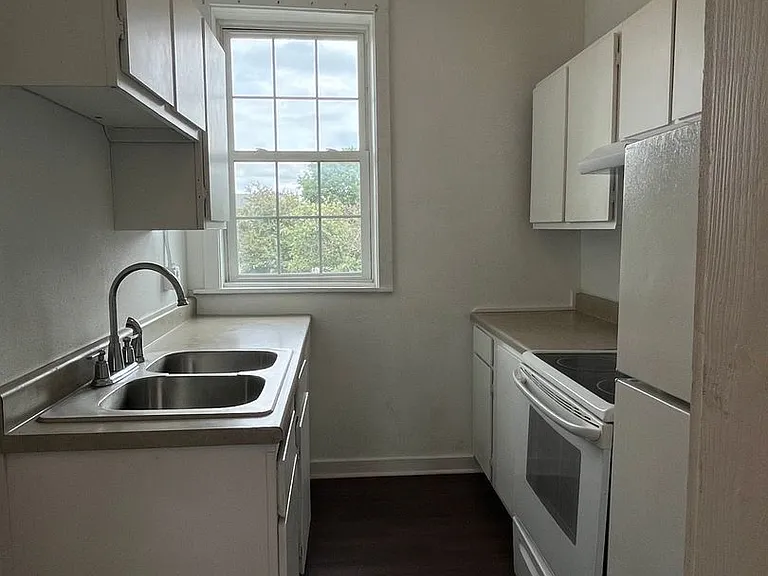 505 Wellington St — Photo 3