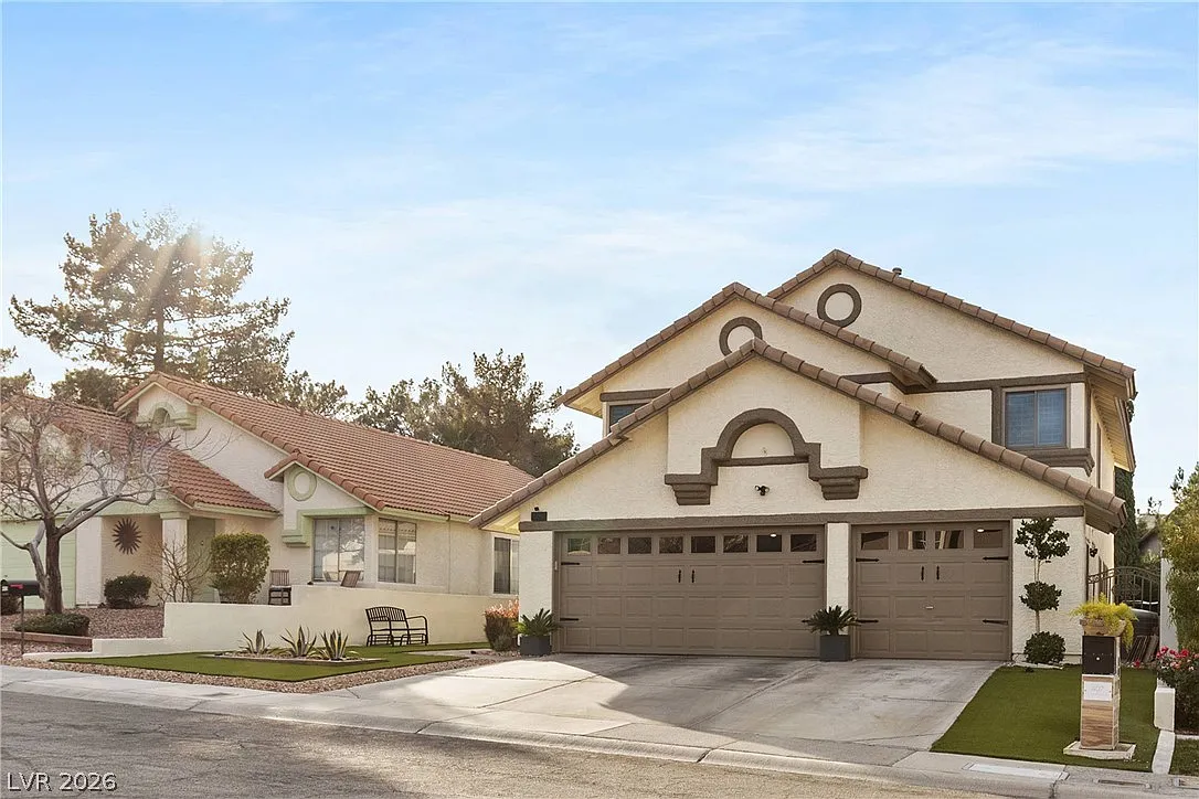 4 bed, 3.0 bath, 2579 sqft, $3,400 — Photo 2