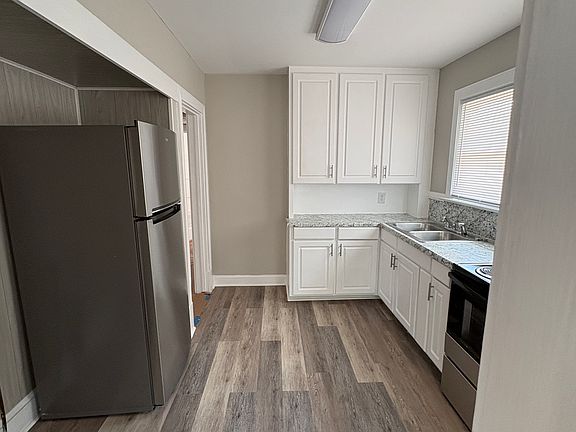 5th image of 421 Hammond St