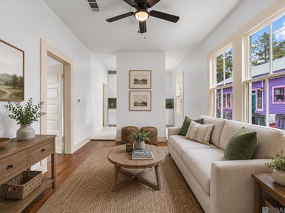 5th image of 2121 Wisteria St