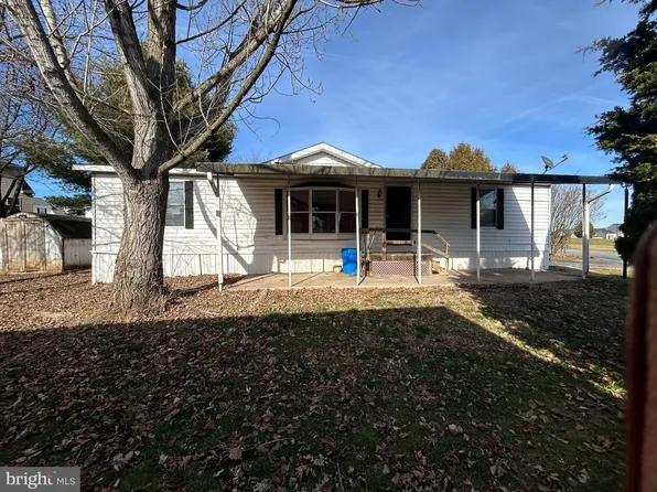 33 Meadowview Dr, Dover, PA 17315